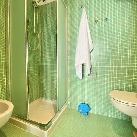 Casaviva - Beachfront Trilo With Parking In Camogli