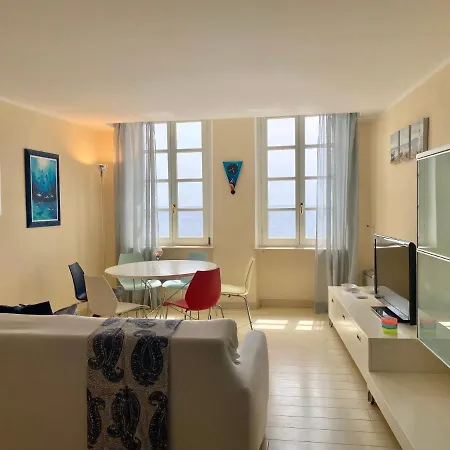 Casaviva - Beachfront Trilo With Parking In