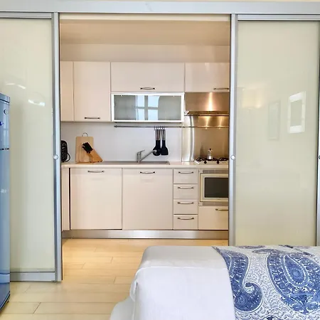 Casaviva - Beachfront Trilo With Parking In Camogli