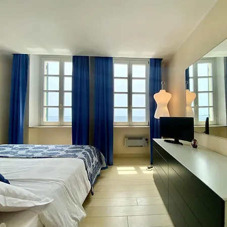 Casaviva - Beachfront Trilo With Parking In * Camogli