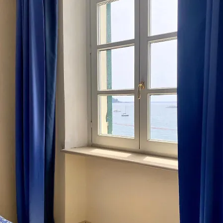 Casaviva - Beachfront Trilo With Parking In *