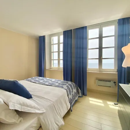 Casaviva - Beachfront Trilo With Parking In Apartment