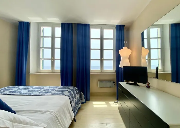Casaviva - Beachfront Trilo With Parking In * Camogli