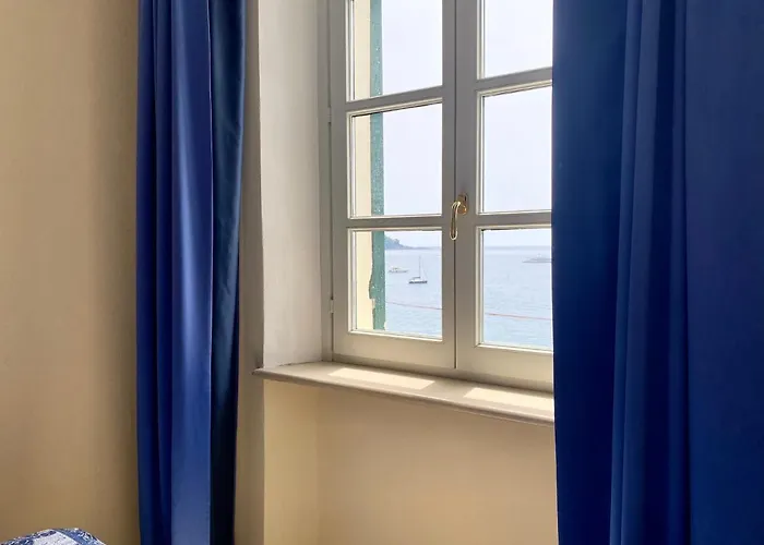 Casaviva - Beachfront Trilo With Parking In *